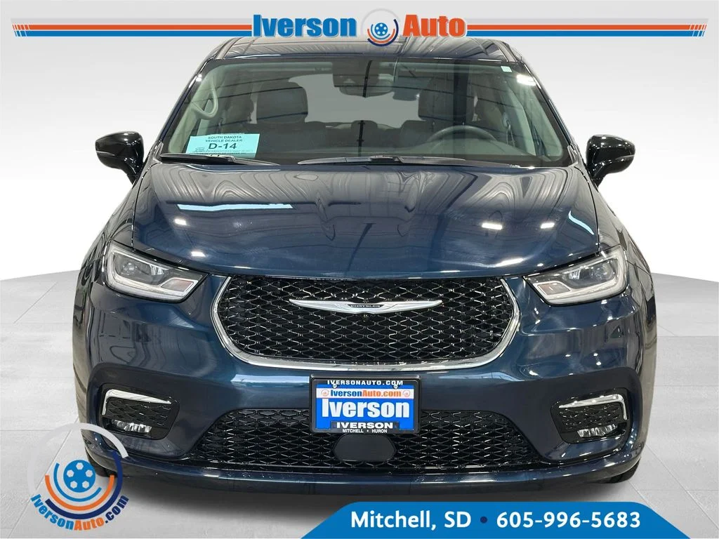 Used 2024 Blue Chrysler Touring L image 3