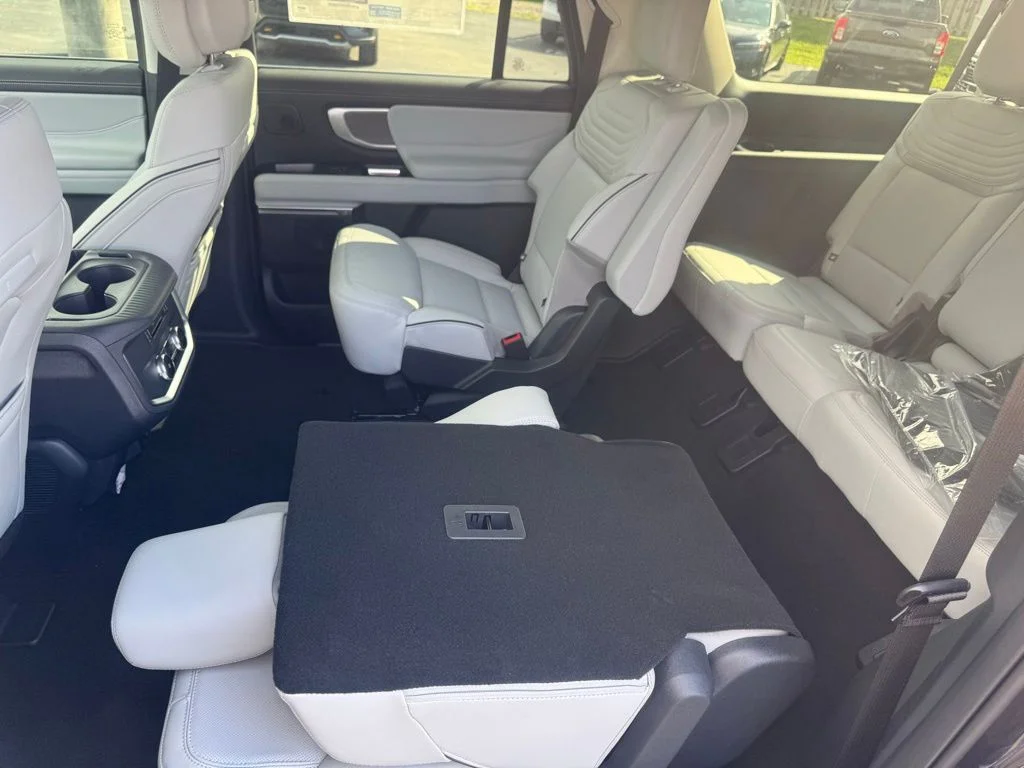 New 2026 Dark Matter Gray Metallic Ford MAX Platinum® image 38