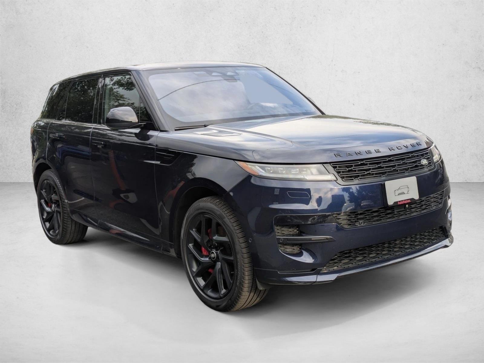 Used 2023 Portofino Blue Metallic Land Rover SE Dynamic image 3