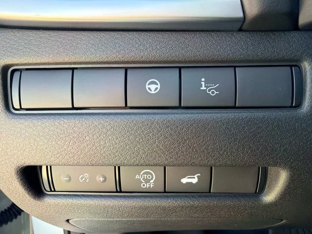 New 2026 Everest White Pearl TriCoat Nissan Platinum image 31