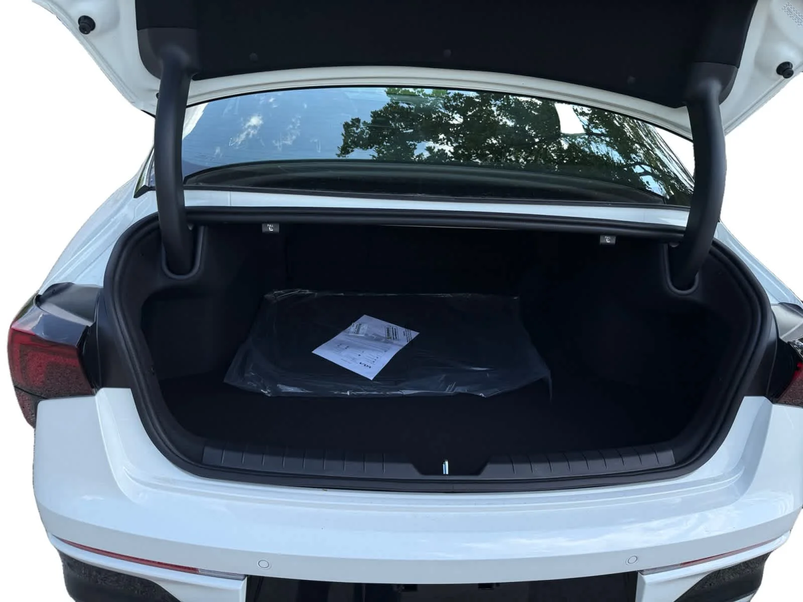 New 2026 Snow White Pearl Kia GT-Line image 23