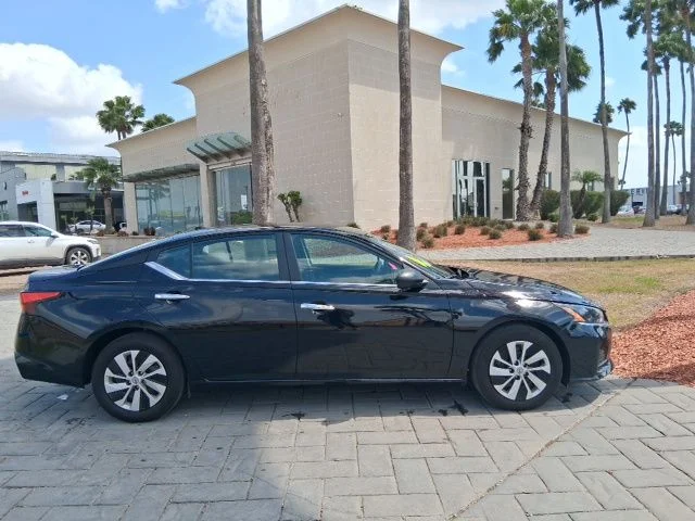 Used 2025 Black Nissan 2.5 S image 3