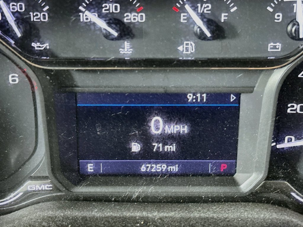 Used 2022 SUMMIT WHITE GMC Elevation image 12