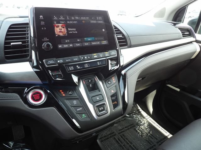 Used 2022 Lunar Silver Metallic Honda Touring image 29