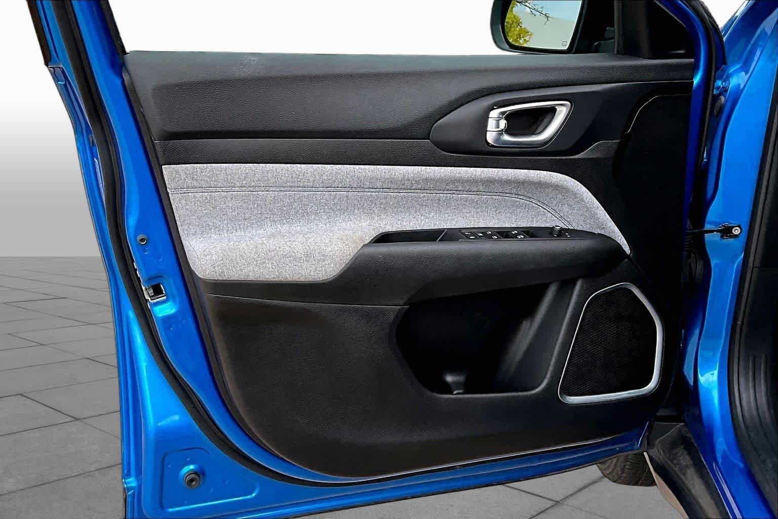 Used 2025 Hydro Blue Pearlcoat Jeep Sport image 22