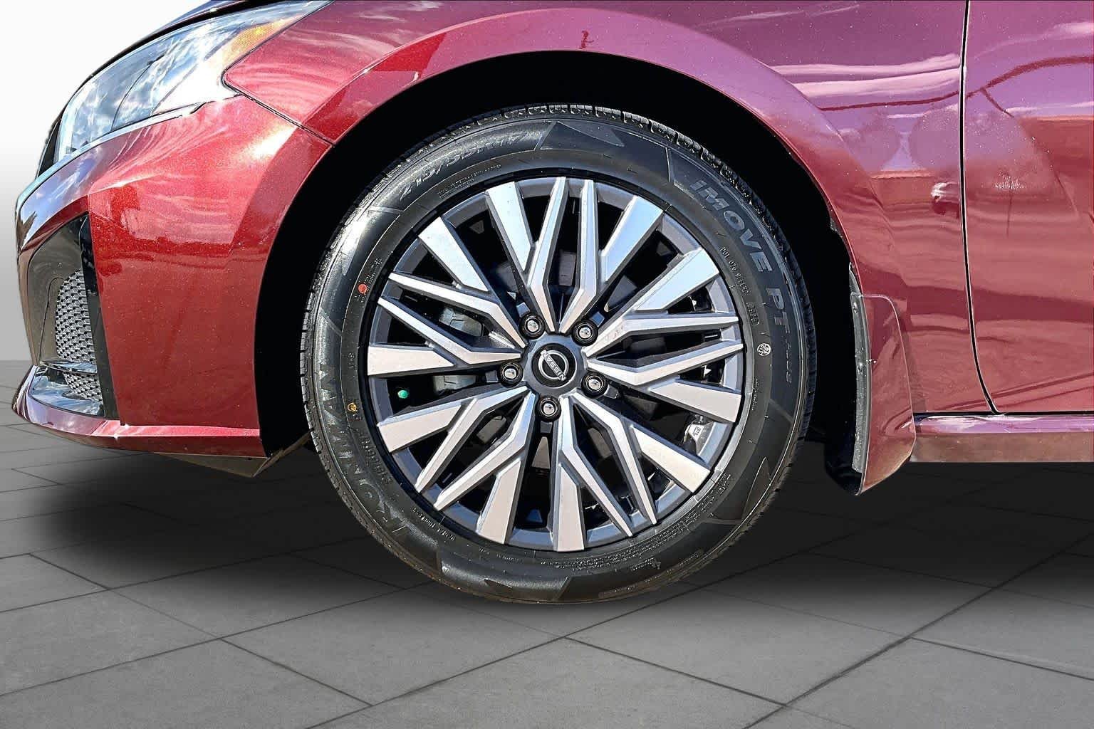 Used 2023 Garnet Pearl Metallic Nissan 2.5 SV image 11