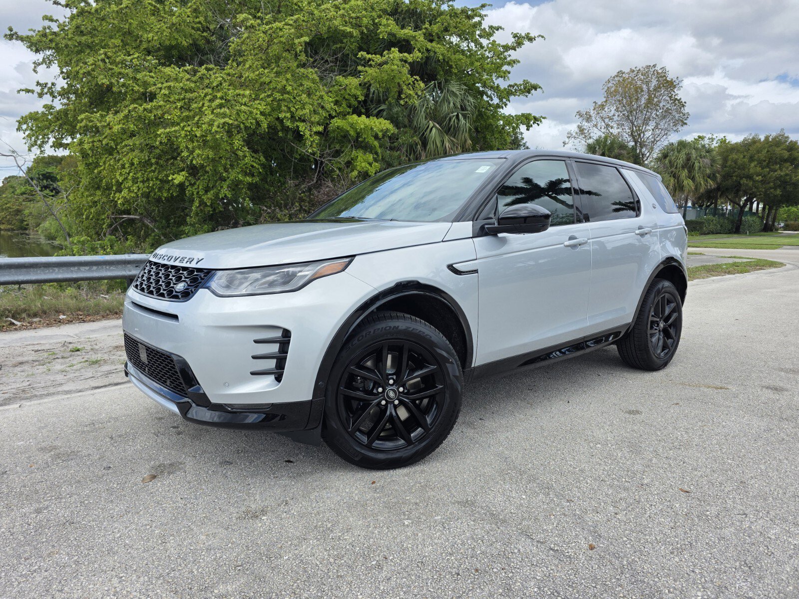 2026 Land Rover Discovery Sport Landmark