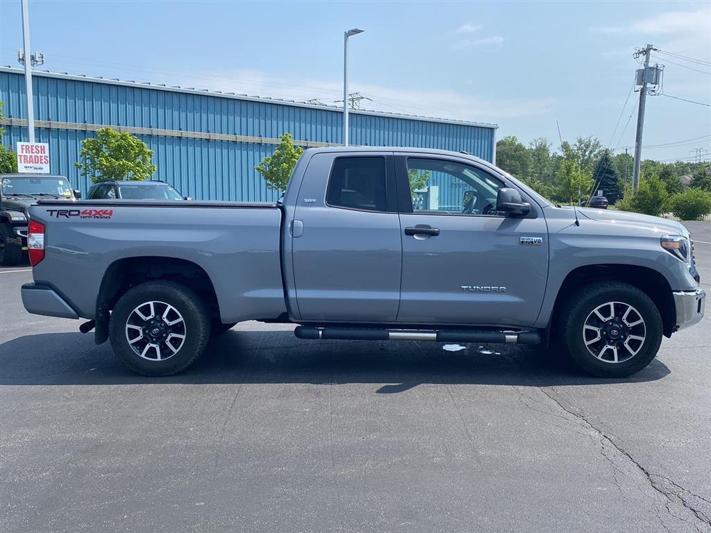 Used 2019 Cement Toyota SR5 image 11