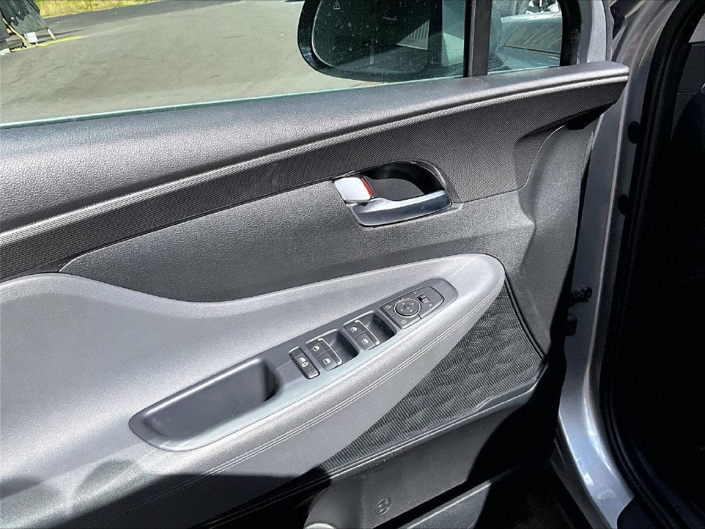 Used 2023 Silver Hyundai SEL image 10