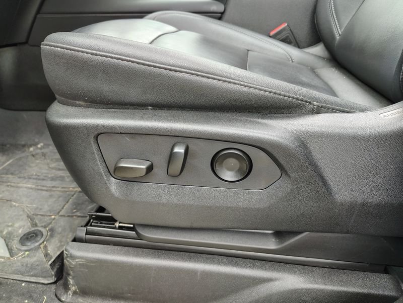 Used 2024 Black Chevrolet Z71 image 13