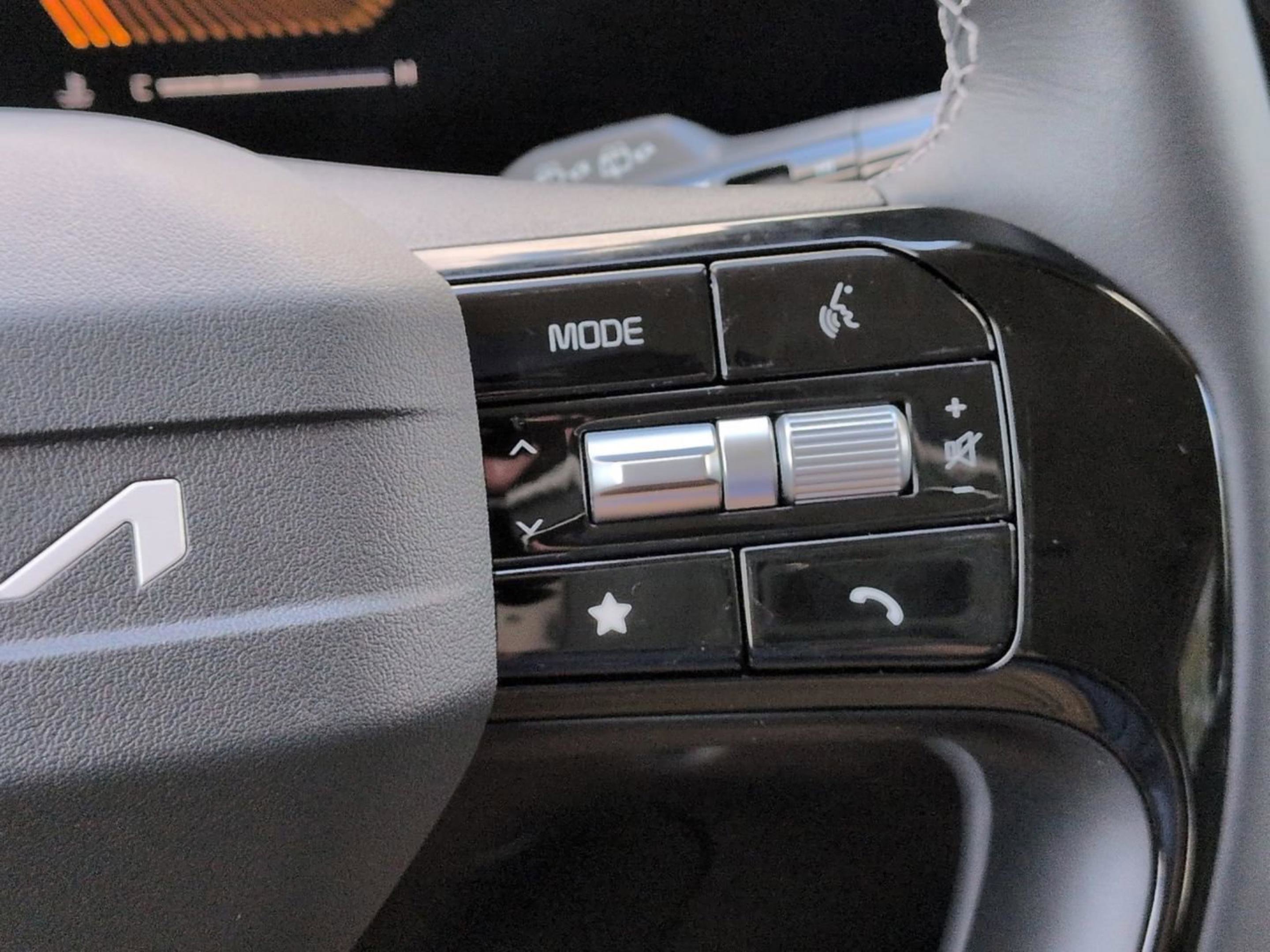 New 2026 Glacial White Pearl Kia LX image 28