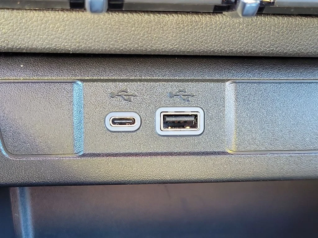 Used 2023 White Chevrolet Z71 image 29