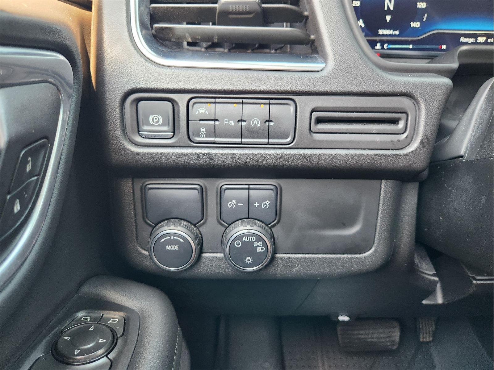 2024 Chevrolet Suburban photo 18 of 32
