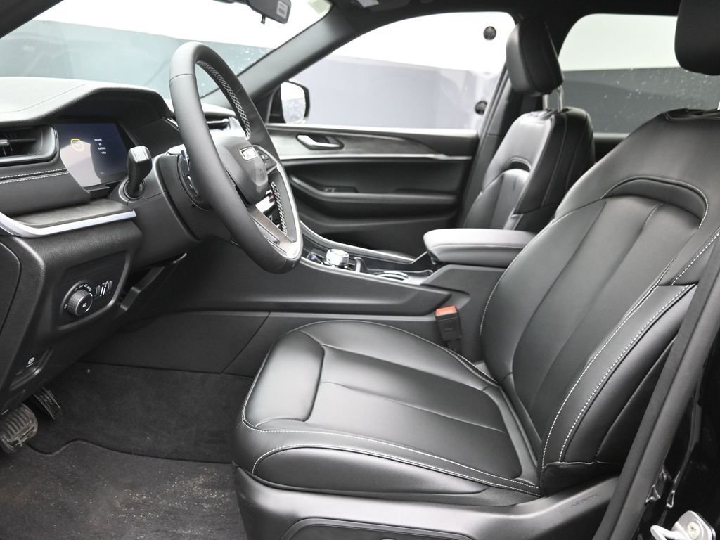 New 2026 Diamond Black Crystal Pearlcoat Jeep Limited image 17