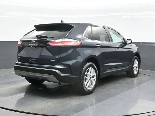 Used 2022 Blue Ford SEL image 9