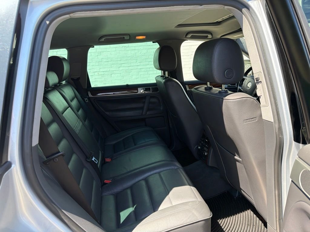 Used 2006 Silver Volkswagen V10 TDI image 10