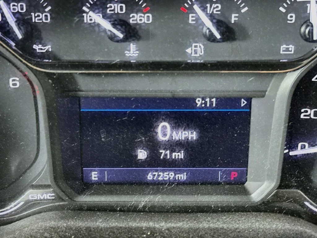 Used 2022 White GMC Elevation image 12
