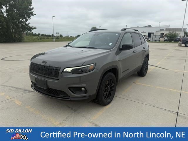 Used 2023 Sting-Gray Clearcoat Jeep Altitude Lux image 1