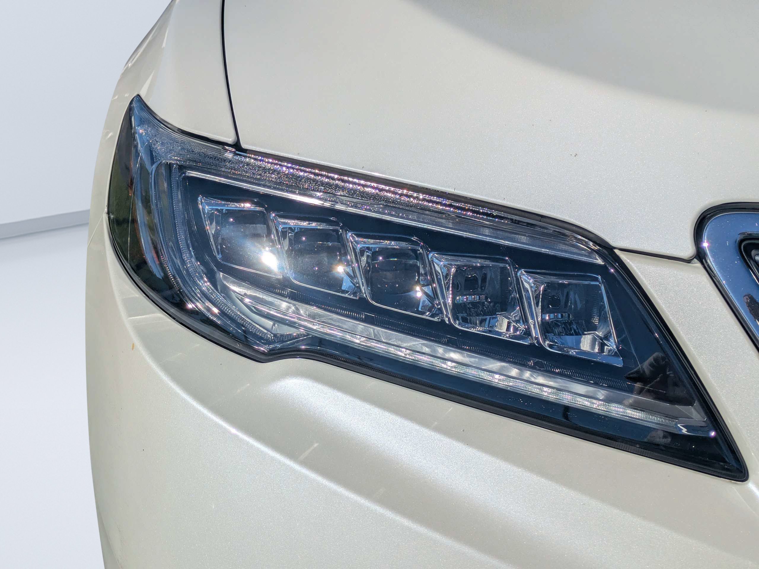 Used 2018 White Diamond Pearl Acura RDX image 43