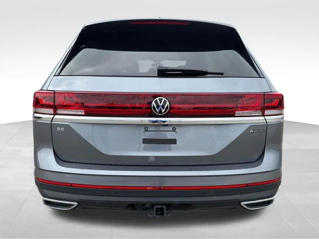 Used 2025  Volkswagen 2.0T SE w/Technology image 11