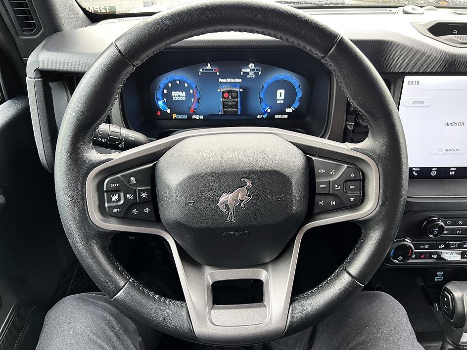 Used 2025 Oxford White Ford Badlands image 14
