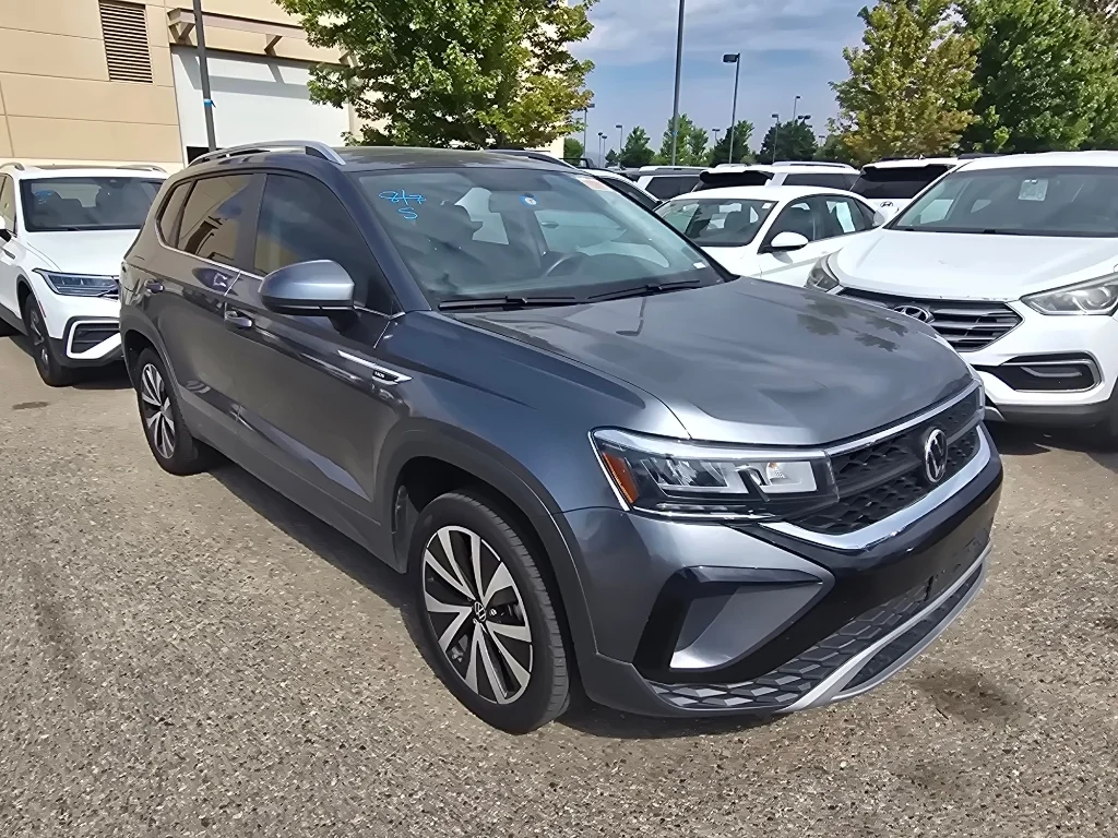 Used 2022 Platinum Gray Metallic Volkswagen SE image 8