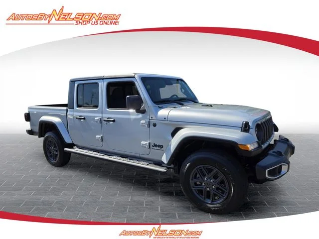 2024 Jeep Gladiator Sport S's photo