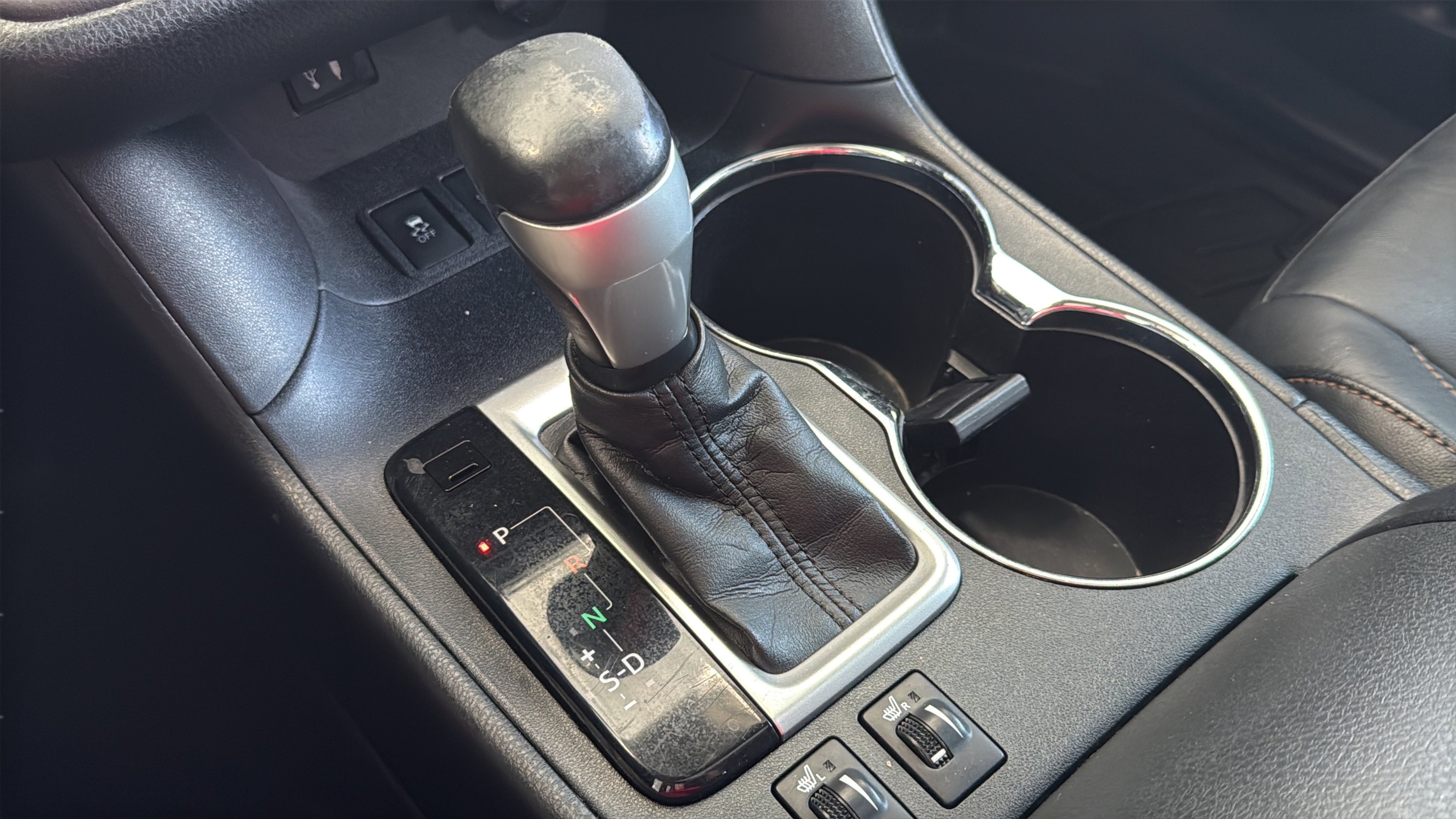 Used 2014 Attitude Black Metallic Toyota XLE image 39