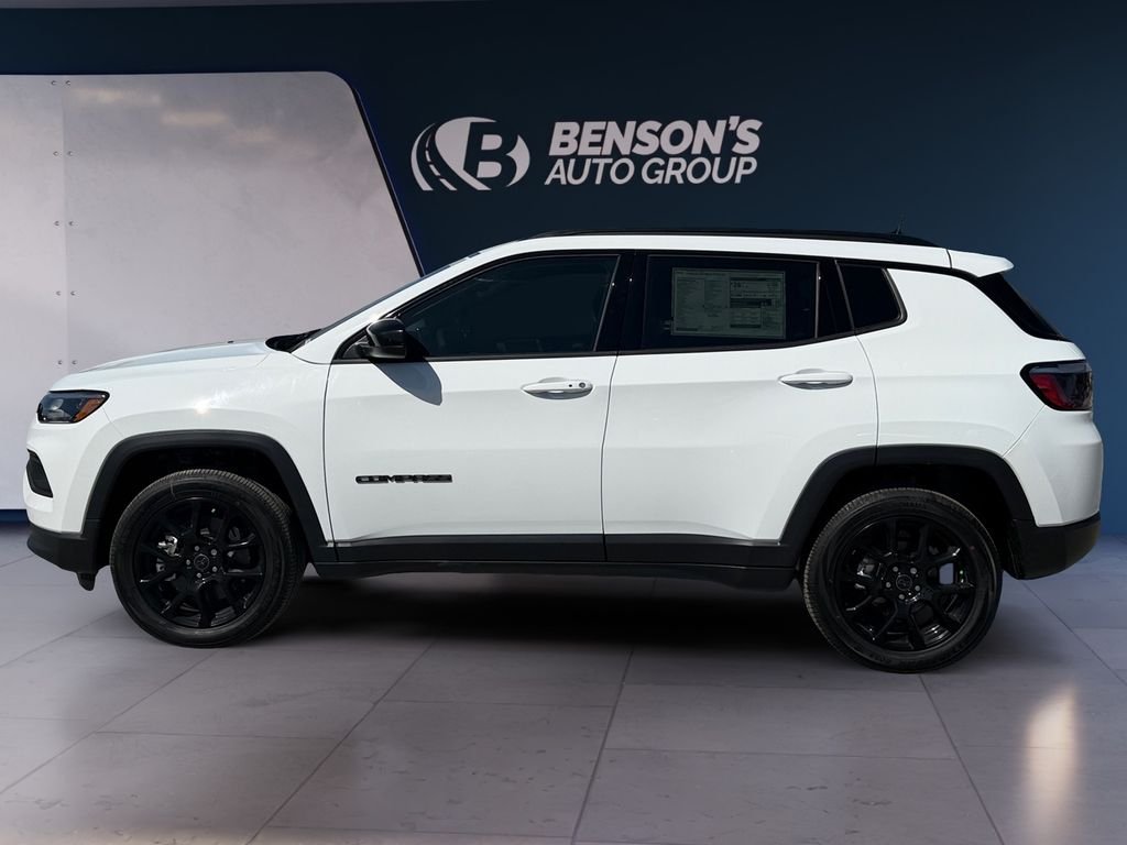 New 2026 Bright White Clear-Coat Exterior Paint Jeep Latitude image 2