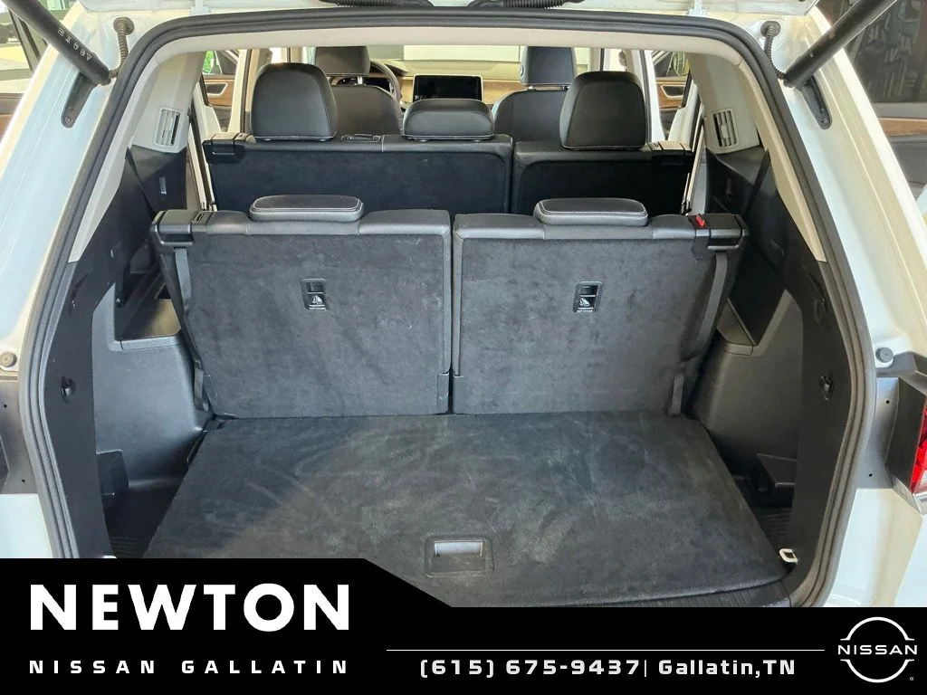 Used 2025 White Volkswagen 2.0T SE w/Technology image 22