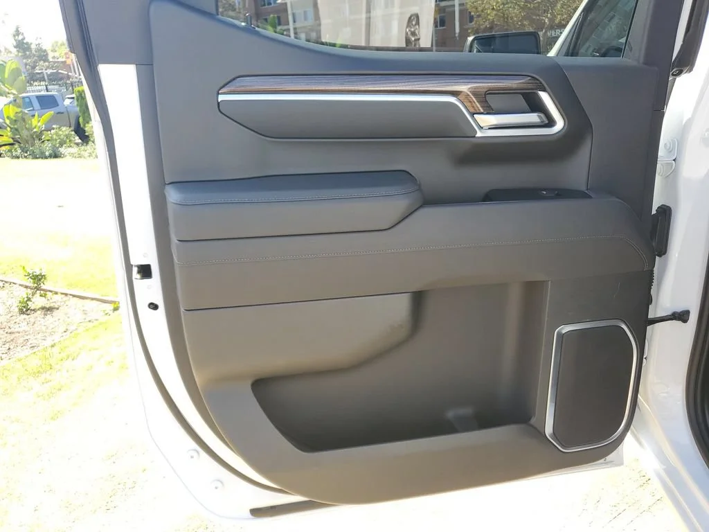 Used 2026 Summit White Chevrolet LT image 16