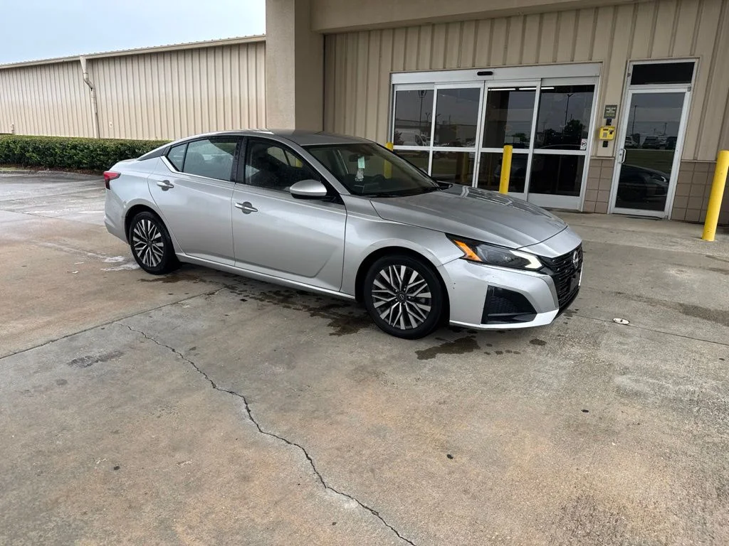 Certified Used 2023 Silver Nissan 2.5 SV image 17