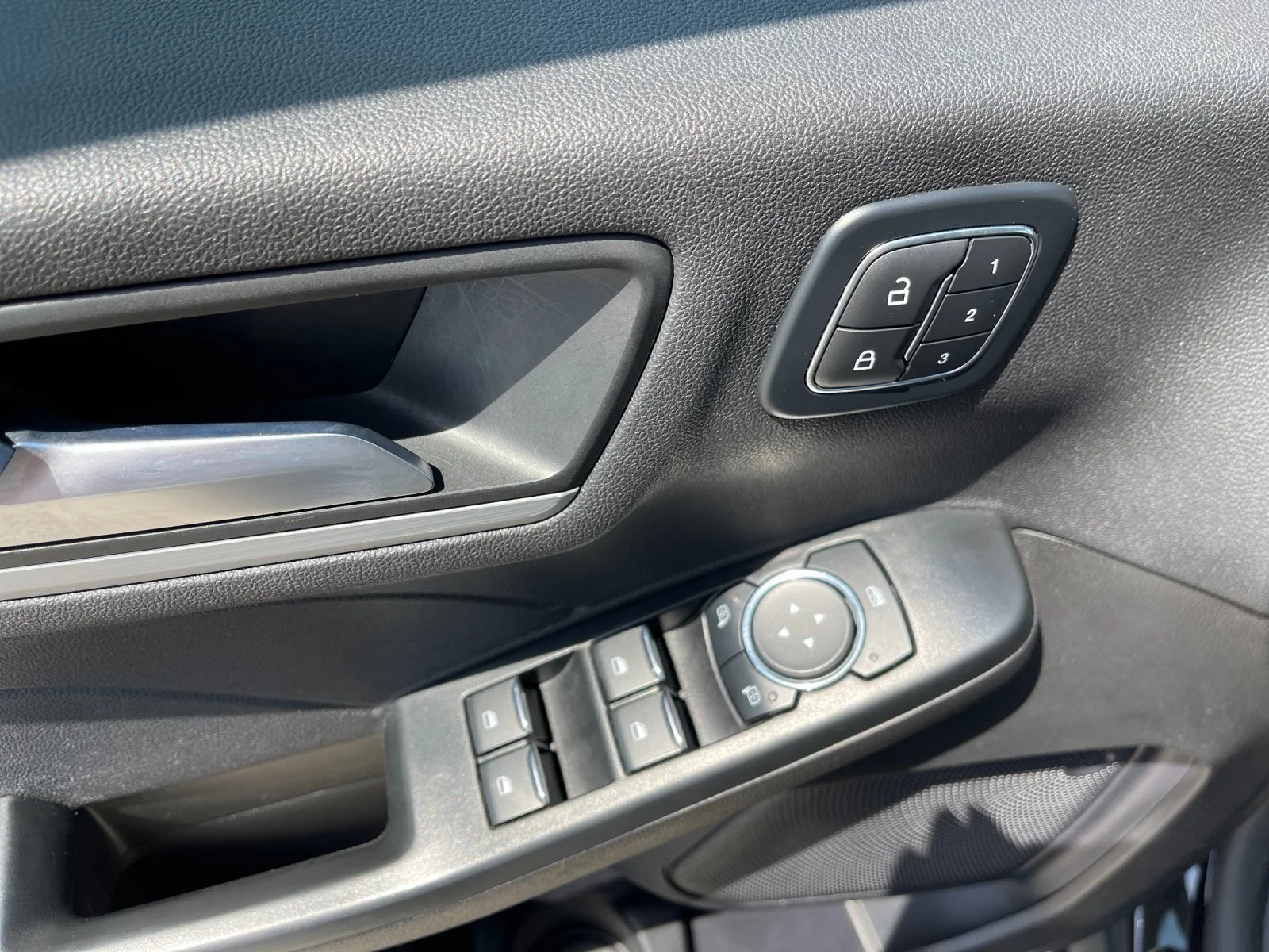 Used 2024  Ford Platinum image 13