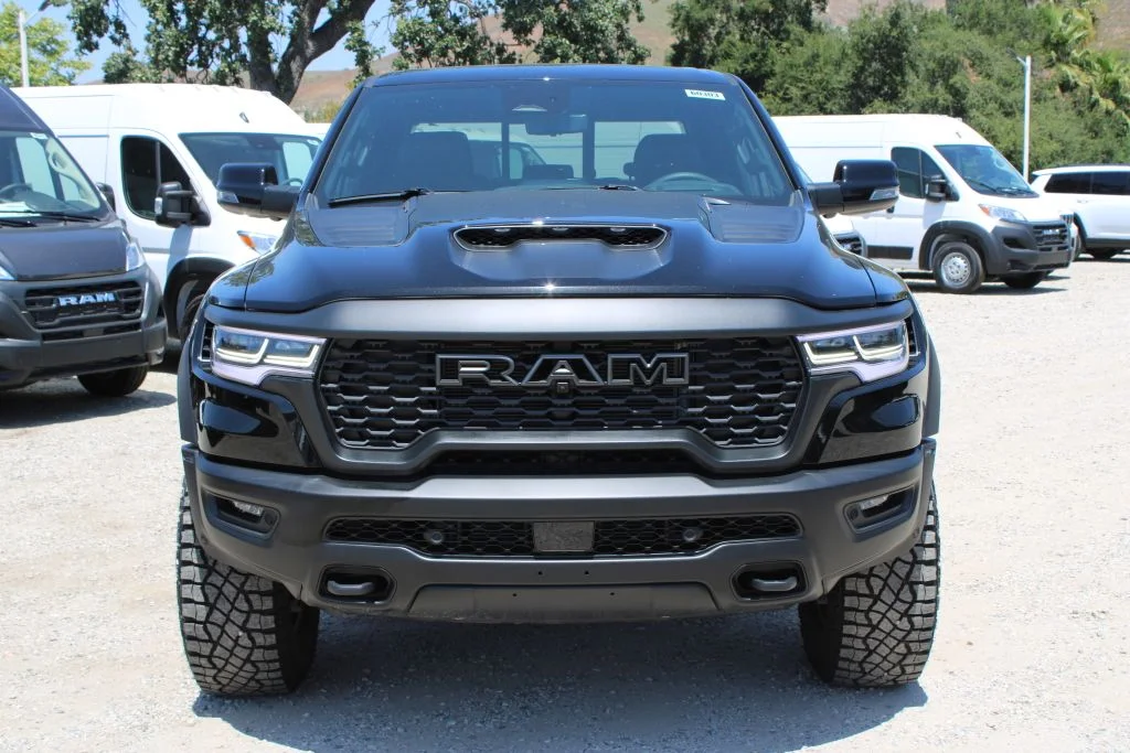 New 2026 Diamond Black Crystal Pearl-Coat Exterior Paint Ram RHO image 2