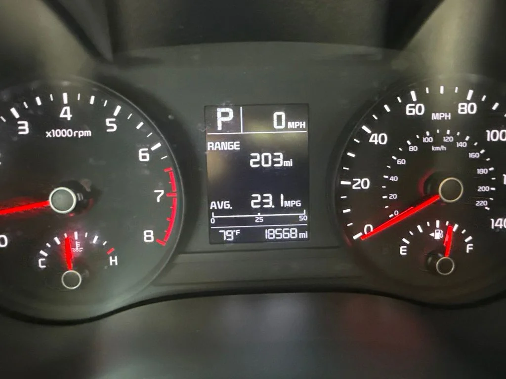 Used 2023 White Kia S image 20