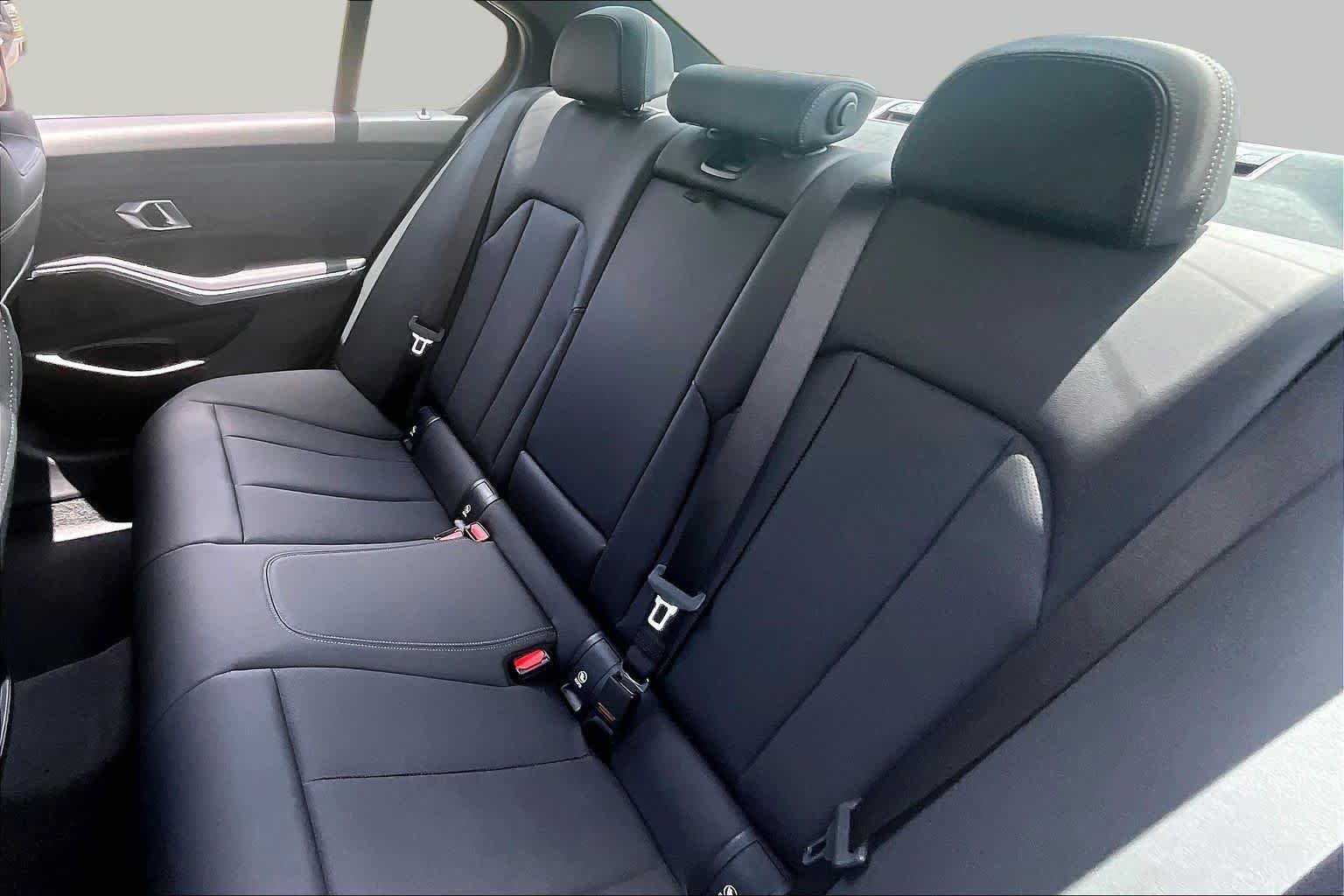 Used 2025 Black Sapphire Metallic BMW 330i image 20
