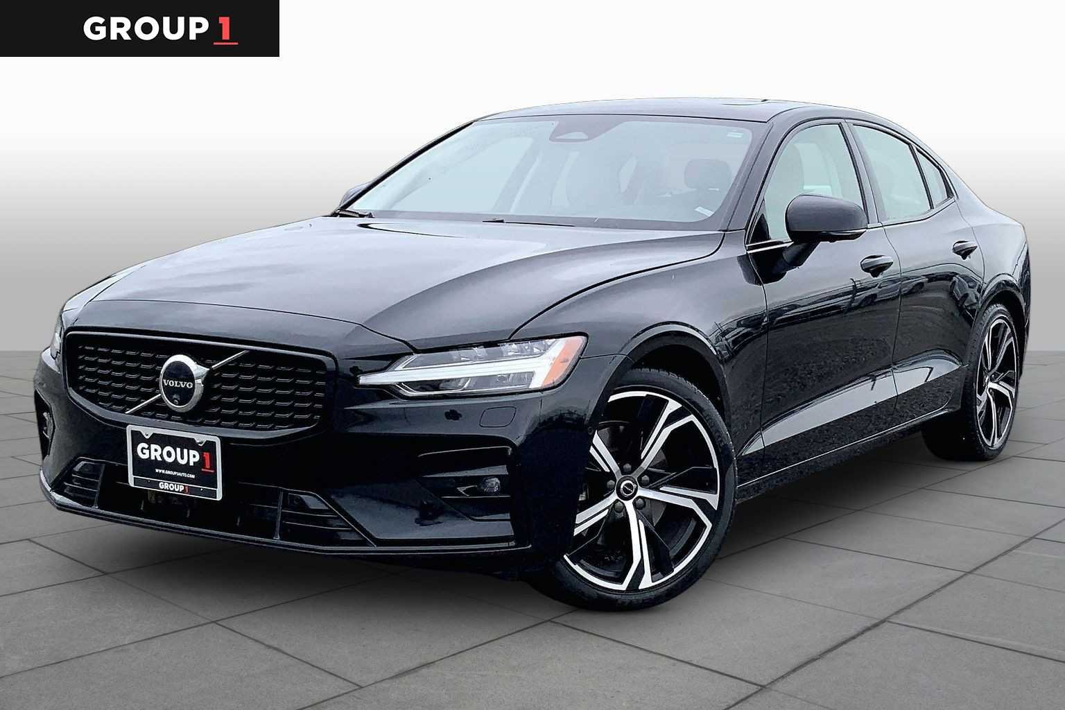 2024 Volvo S60 B5 Plus Dark Theme's photo