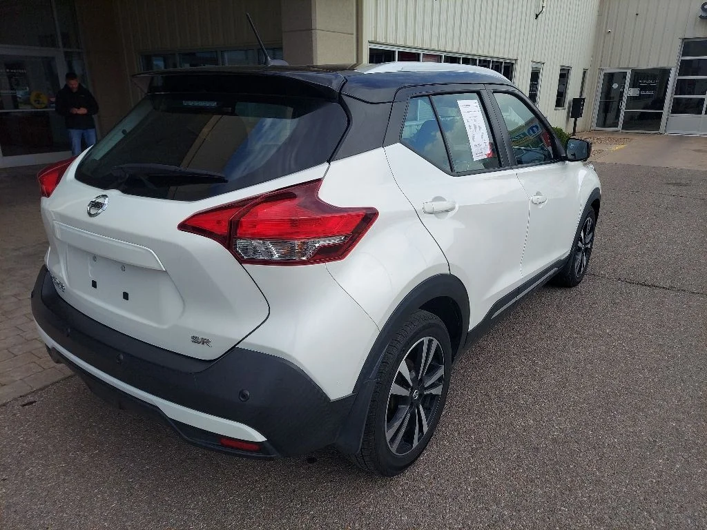 Certified Used 2020 White Nissan SR image 7