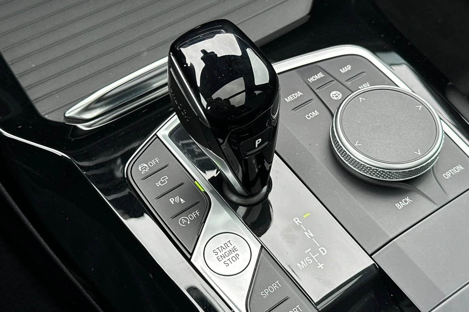Used 2024 Alpine White BMW sDrive30i image 21