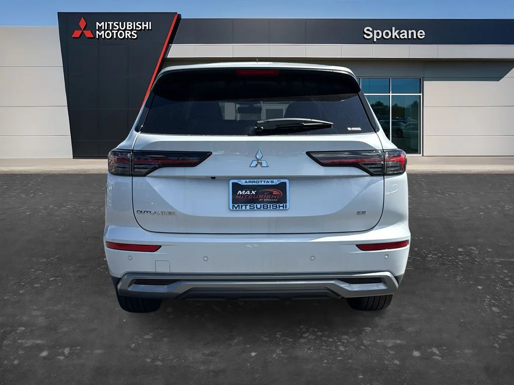 New 2026 White Diamond Mitsubishi LE image 6
