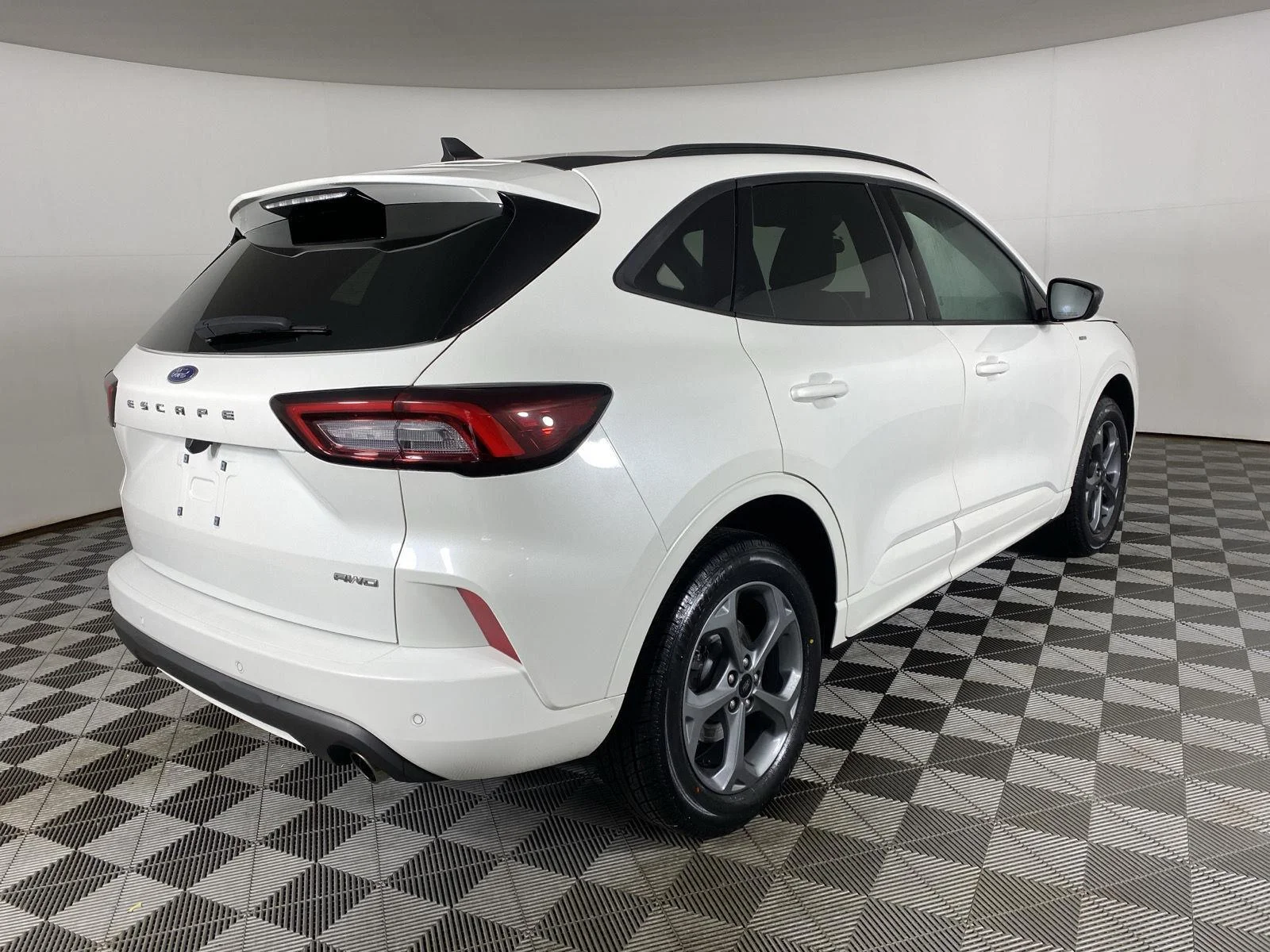 Used 2024 Star White Metallic Tri-Coat Ford ST-Line image 17