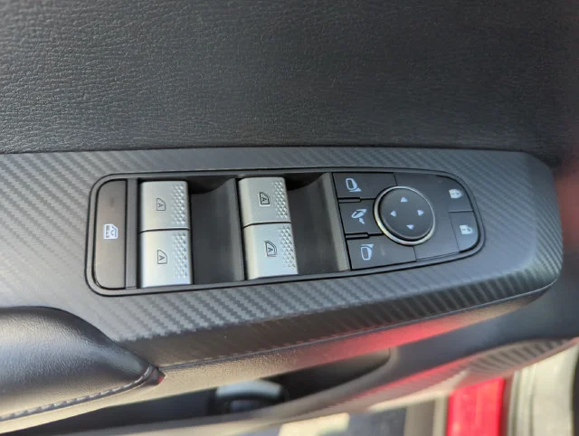 Used 2024  Mitsubishi SE image 33