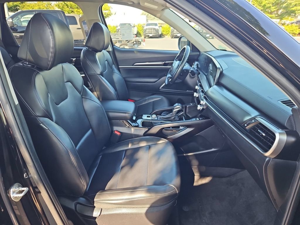 Used 2024 Black Kia S image 28