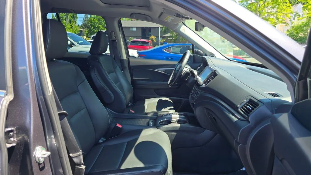 Used 2023 Gray Honda RTL image 10