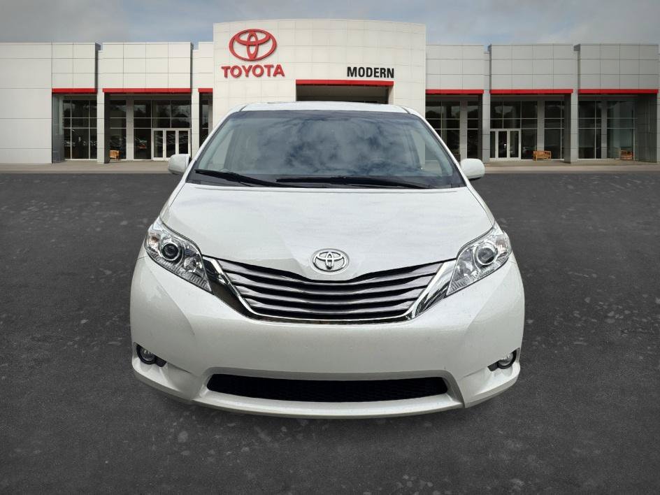Used 2017 Blizzard Pearl Toyota XLE image 2