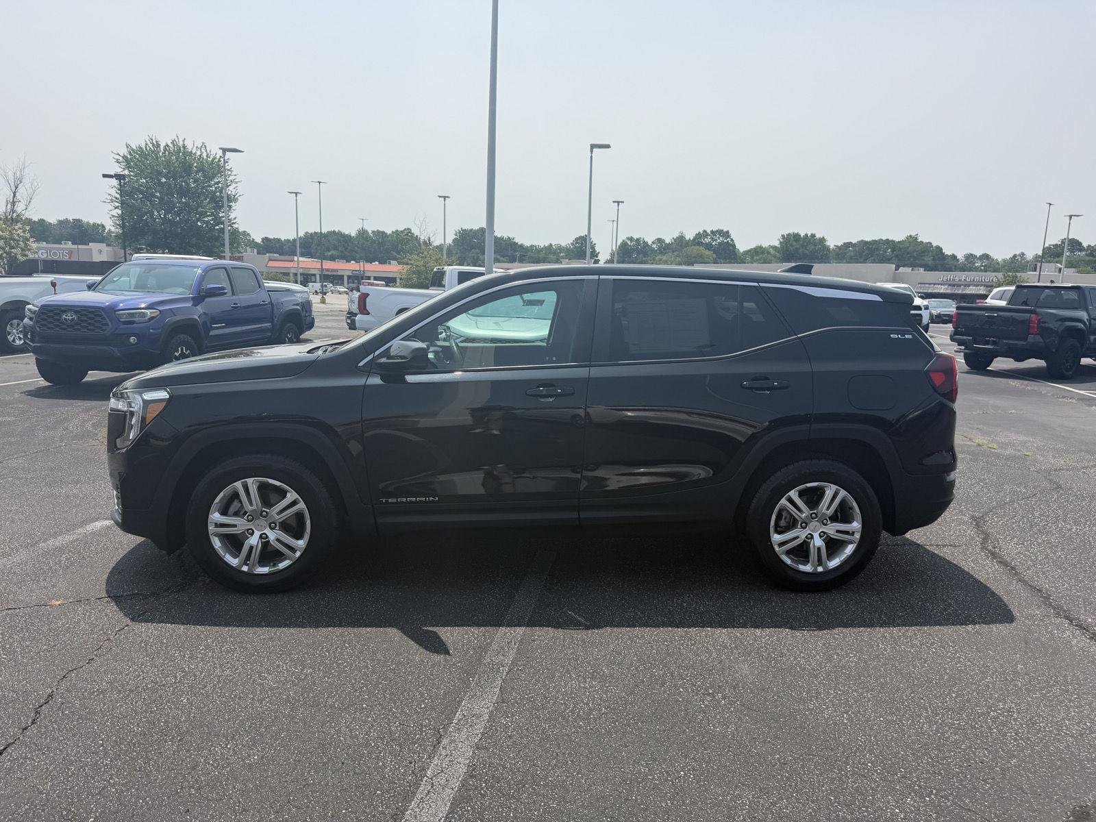 Used 2024 Ebony Twilight Metallic GMC SLE image 4