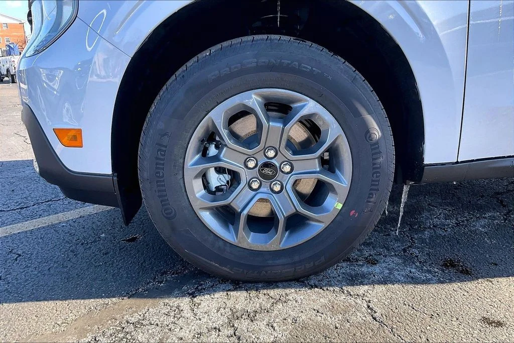 New 2026 Space White Metallic Ford XLT image 4