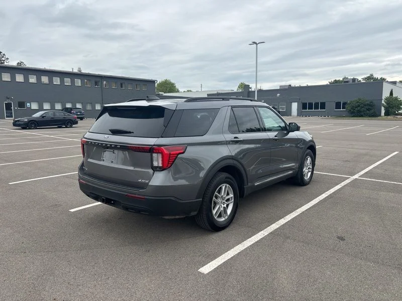 Used 2025 Gray Ford Active image 3