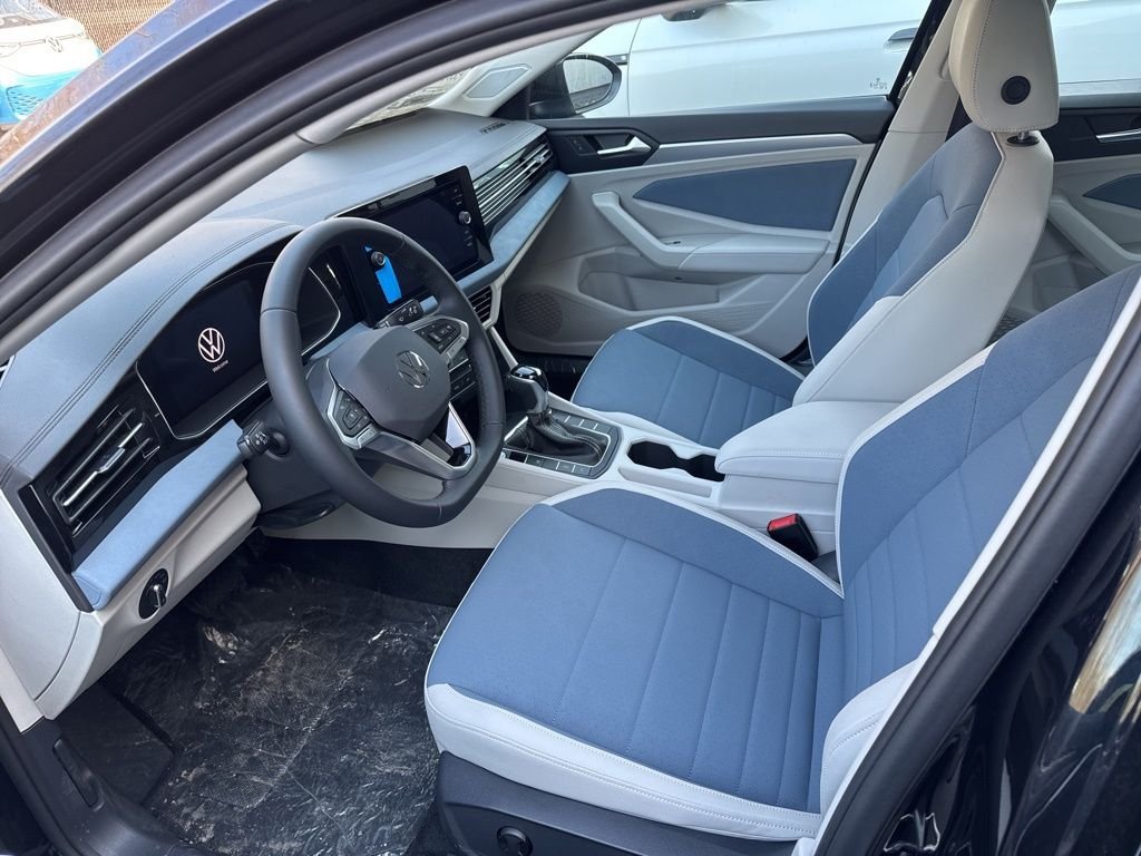 2025 Volkswagen Jetta SE - Photo 17