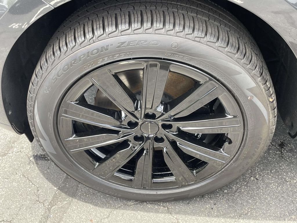 New 2026 Carpathian Grey Land Rover SE image 12